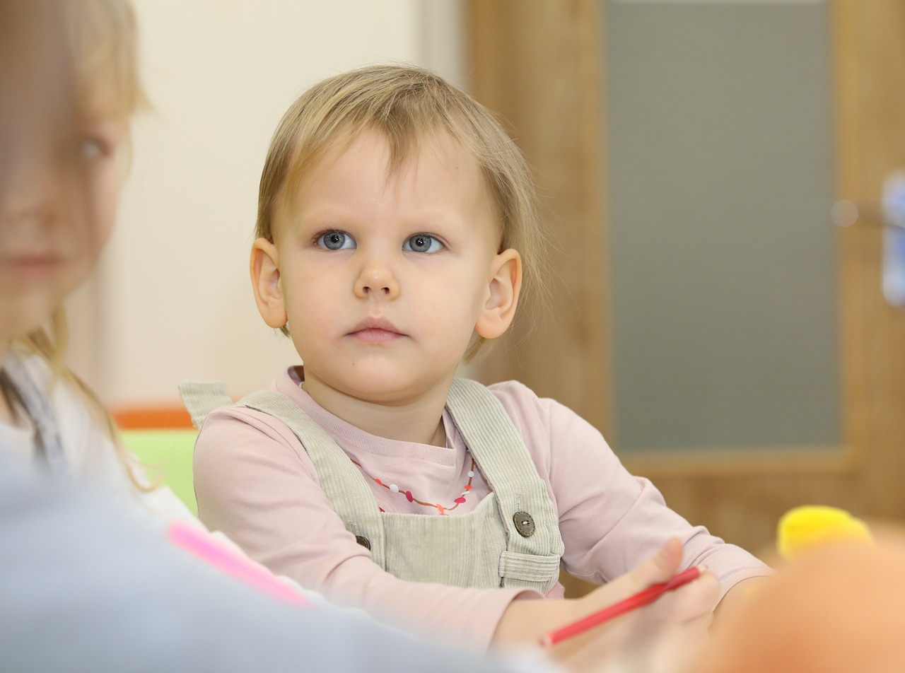 孩子对手机着迷怎么办？家长如何正确引导与应对